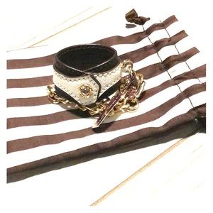 BNWT HENRI BENDEL Glove & Scarf Holder